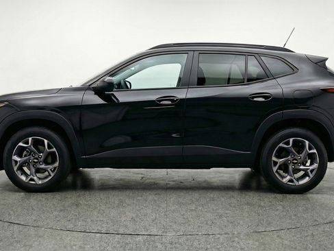 Used 2025 Chevrolet Trax LT w/ LT Convenience Package FWD image 5