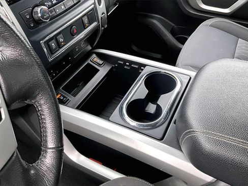 Used 2020 Nissan Titan SV w/ SV Convenience Package image 18