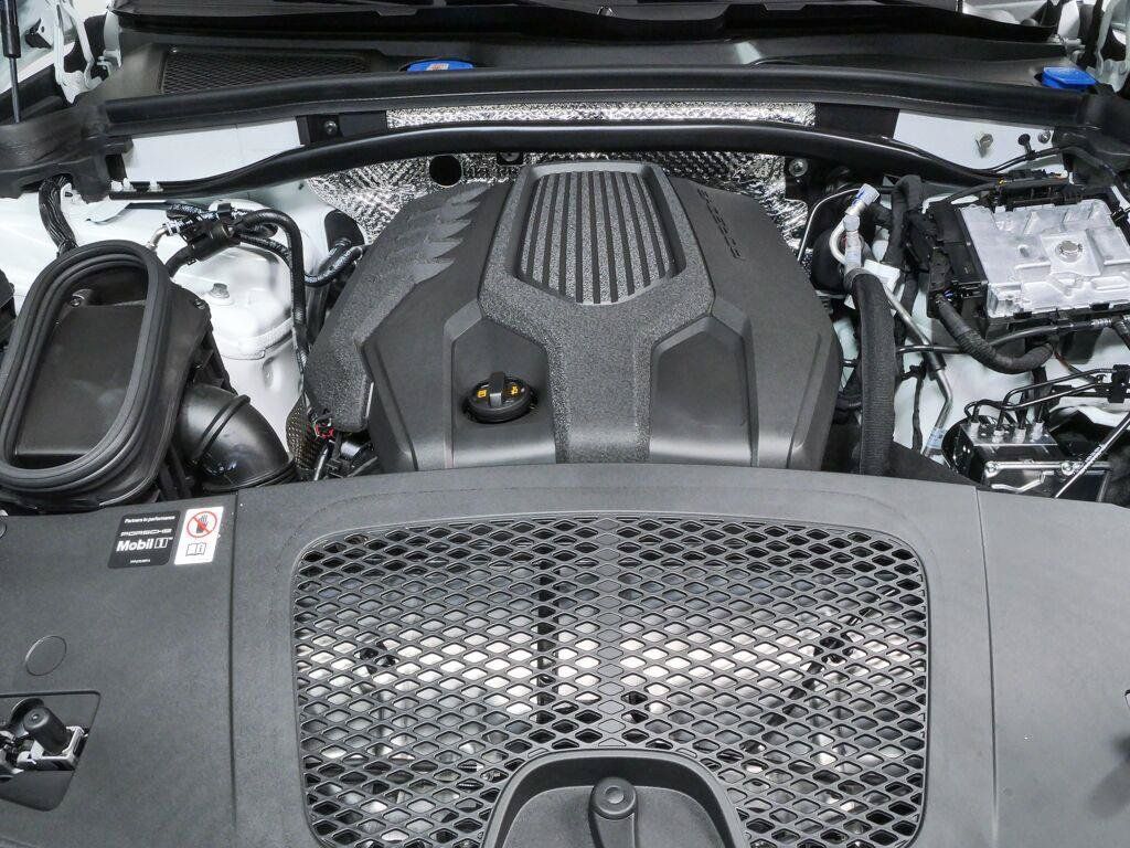 New 2026 Porsche Macan Turbo AWD/4WD image 36