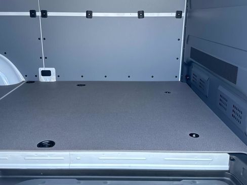 Used 2025 Mercedes-Benz Sprinter 2500 image 4