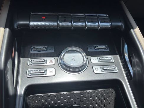 Used 2025 Lincoln Nautilus Premier AWD/4WD image 14