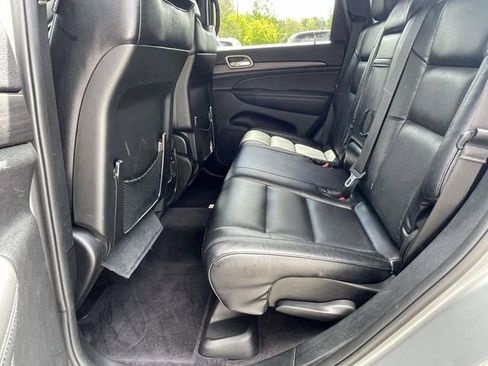 Used 2017 Jeep Grand Cherokee Laredo w/ Quick Order Package 23E AWD/4WD image 9