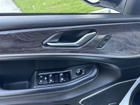 Used 2021 Jeep Grand Cherokee L Limited image 15