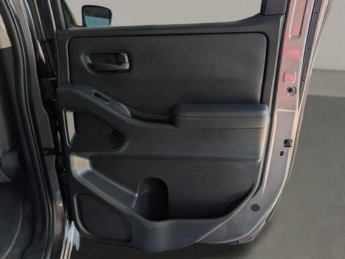 Used 2022 Nissan Frontier S w/ Technology Package RWD image 18