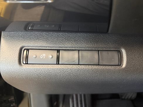 Used 2023 Nissan Pathfinder S FWD image 25