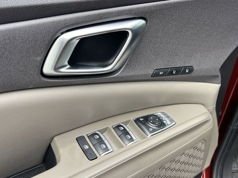 Used 2025 Kia Carnival EX FWD image 25