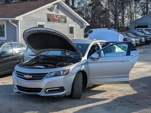 Used 2019 Chevrolet Impala LT FWD image 11