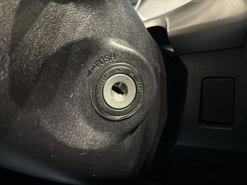 Used 2016 Toyota RAV4 LE image 23