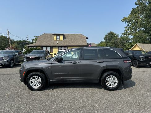 Used 2023 Jeep Grand Cherokee Laredo AWD/4WD image 5