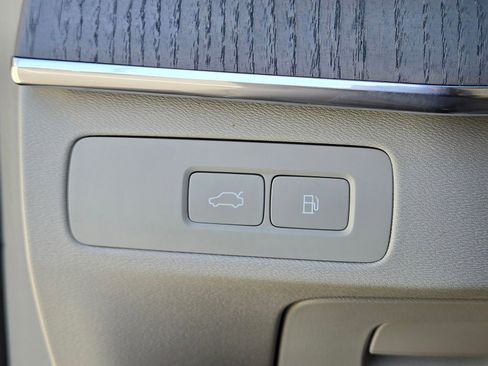 Certified 2025 Volvo XC90 T8 Plus w/ Protection Package Premier AWD/4WD image 30