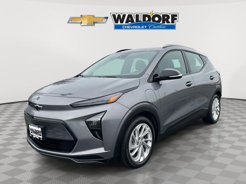 Certified 2023 Chevrolet Bolt EUV LT w/ Driver Confidence Package image 3