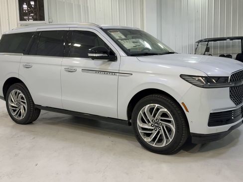 New 2025 Lincoln Navigator L Reserve image 3