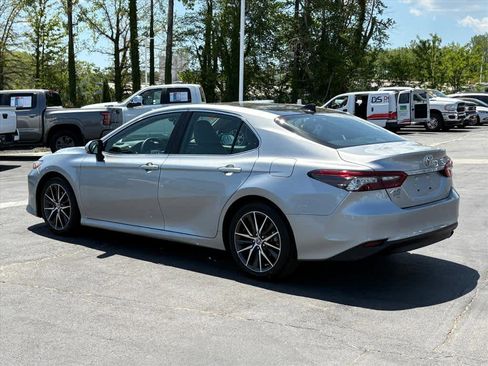 Used 2021 Toyota Camry XLE FWD image 28