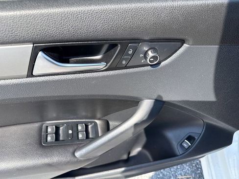 Used 2013 Volkswagen Passat 2.5 S FWD image 16