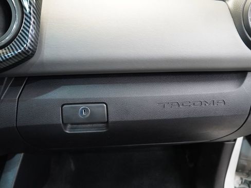 Used 2021 Toyota Tacoma SR5 AWD/4WD image 36