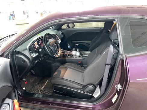 Used 2020 Dodge Challenger SXT image 8