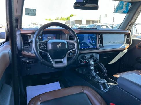 Certified 2024 Ford Bronco Outer Banks w/ Sasquatch Package AWD/4WD image 15