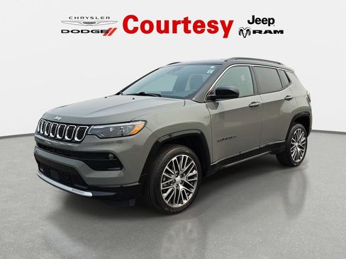 Certified 2023 Jeep Compass Limited w/ Elite Group AWD/4WD image 8