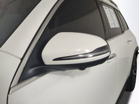 Used 2022 Mercedes-Benz GLB 250 image 12