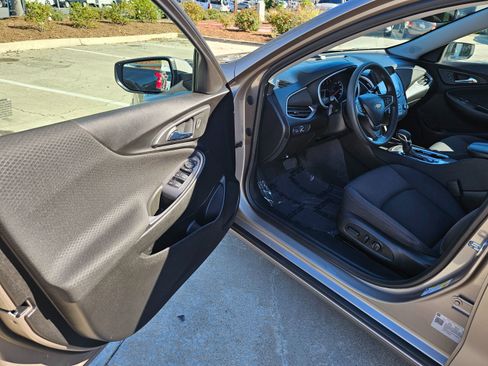 Used 2023 Chevrolet Malibu LT image 11