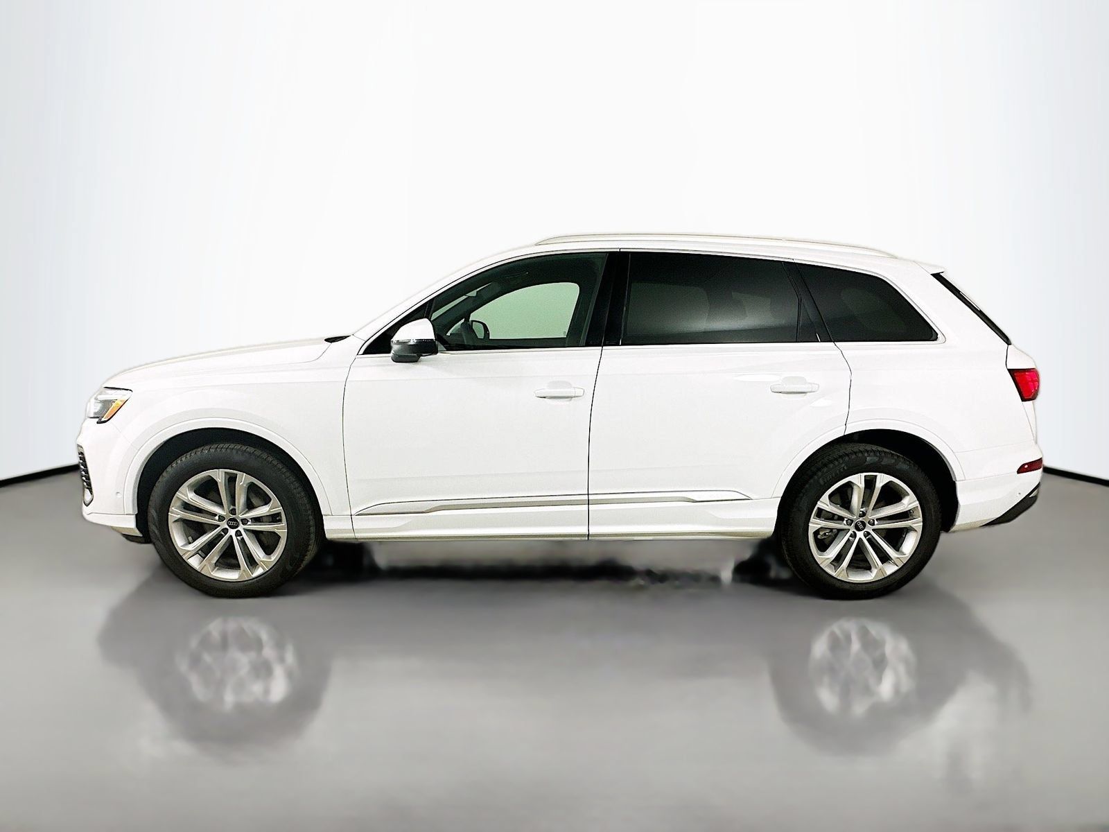 Used 2025 Audi Q7 3.0T Premium Plus AWD/4WD image 8