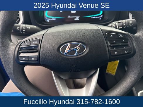 Certified 2025 Hyundai Venue SE image 15