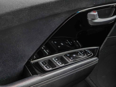 Certified 2019 Kia Niro EX w/ Cold Weather Package 2.0 FWD image 16