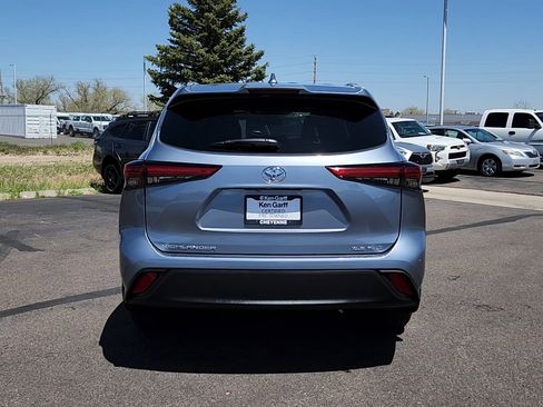 Used 2023 Toyota Highlander XLE AWD/4WD image 22