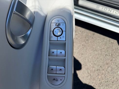 Used 2023 Hyundai Ioniq 5 Limited AWD/4WD image 12