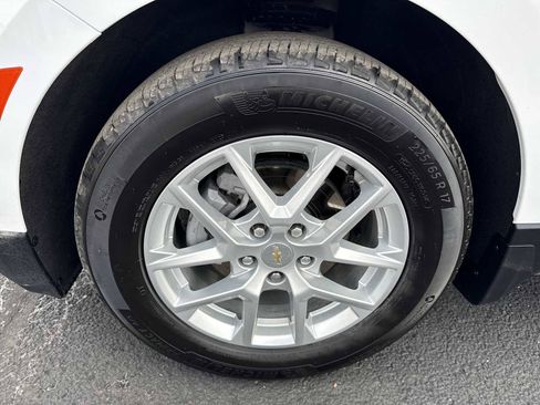 Certified 2024 Chevrolet Equinox LT FWD image 18
