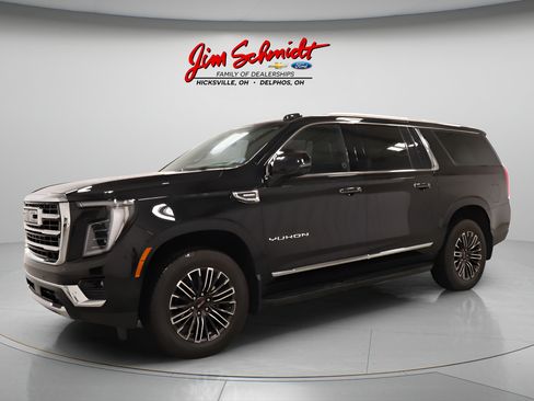Used 2025 GMC Yukon XL Elevation w/ Elevation Premium Package AWD/4WD image 2