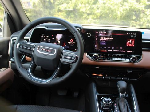 New 2025 GMC Canyon AT4 w/ Technology Plus Package image 18