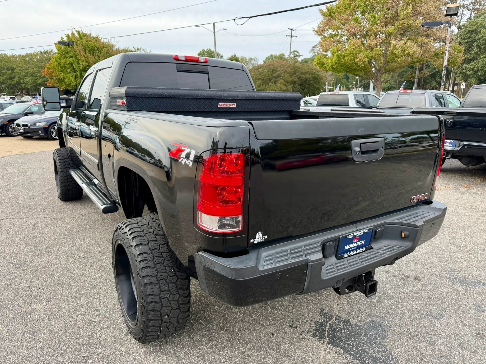 Used 2014 GMC Sierra 2500 Denali w/ Suspension Package, Off-Road AWD/4WD image 3