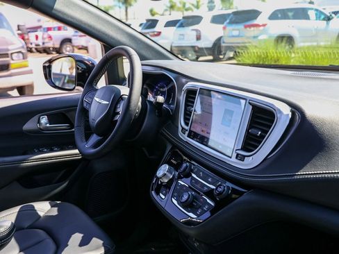 New 2026 Chrysler Pacifica Select w/ S Appearance Package image 19