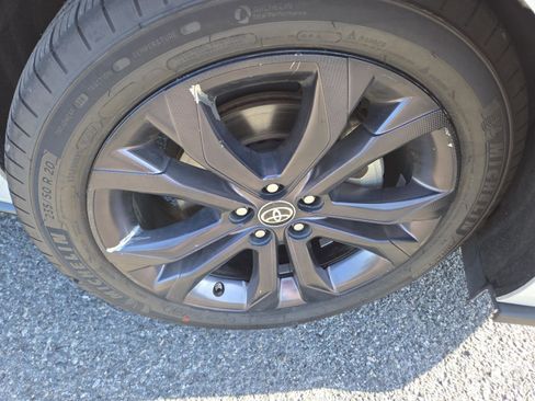 Used 2023 Toyota Sienna XSE FWD image 15