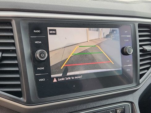 Used 2021 Volkswagen Atlas SE image 17