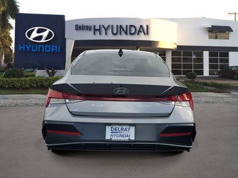 Certified 2025 Hyundai Elantra SEL FWD image 5