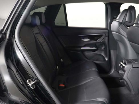 Used 2025 Mercedes-Benz GLC 350e 4MATIC image 34