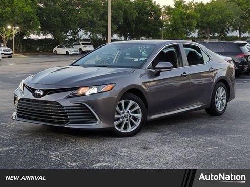 Used 2023 Toyota Camry LE image 1