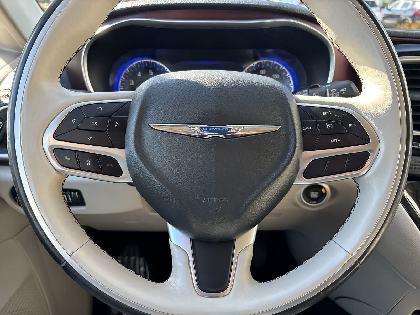 Used 2020 Chrysler Pacifica Limited FWD image 13