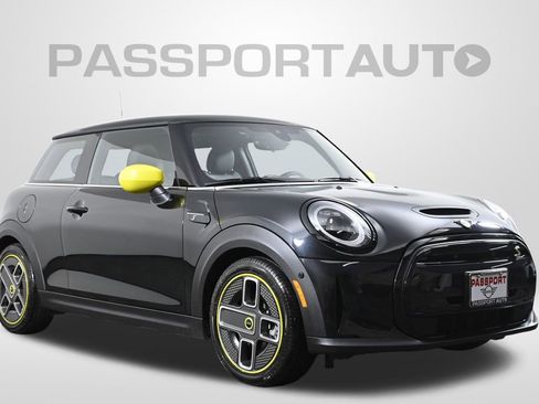 Used 2024 MINI Cooper SE image 3