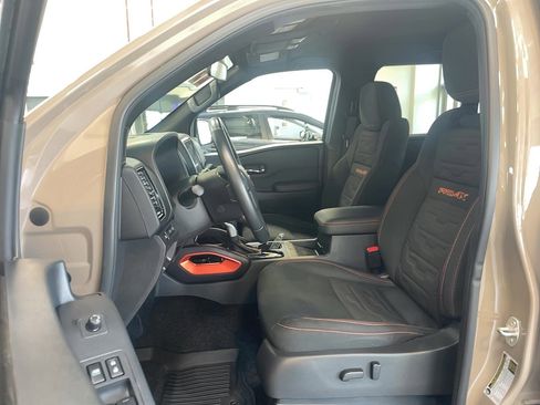 Used 2023 Nissan Frontier PRO-4X w/ Pro Convenience Package AWD/4WD image 6