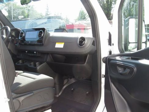 New 2025 Mercedes-Benz Sprinter 2500 image 12