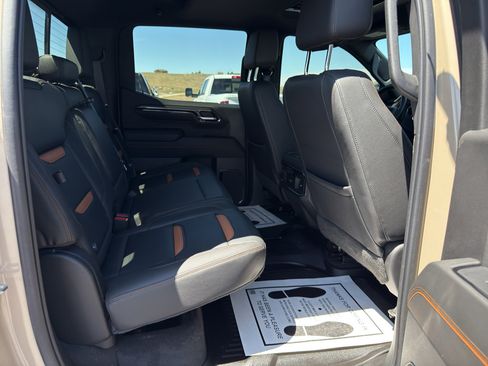 Used 2022 GMC Sierra 1500 AT4 w/ Technology Package AWD/4WD image 16
