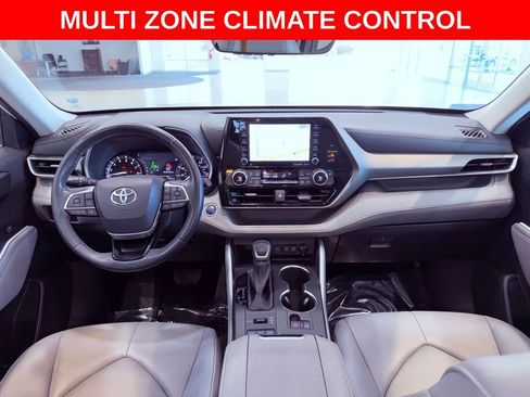 Used 2020 Toyota Highlander XLE image 9