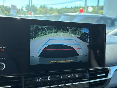 Used 2025 Toyota Sienna XLE AWD/4WD image 16