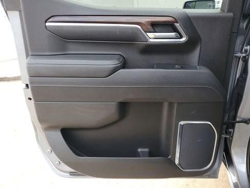 Used 2025 GMC Sierra 1500 SLT AWD/4WD image 13