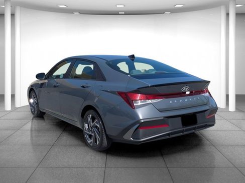 Certified 2025 Hyundai Elantra Sport FWD image 5