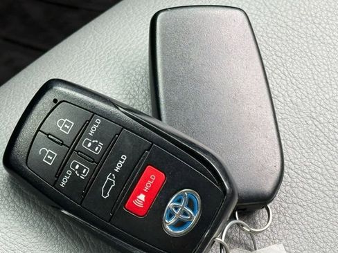 Certified 2024 Toyota Sienna XLE image 21