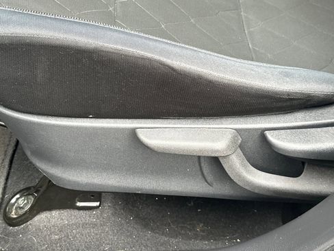 Used 2018 Nissan Kicks S image 13